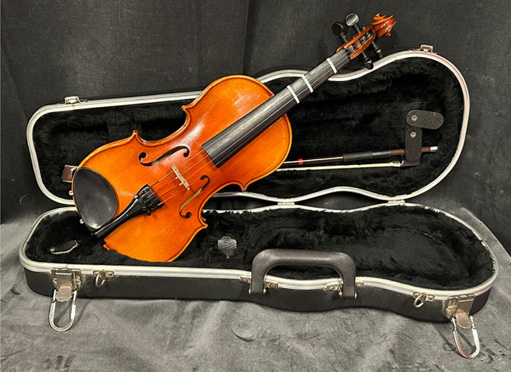 Used Suzuki 1/4 sized Violin